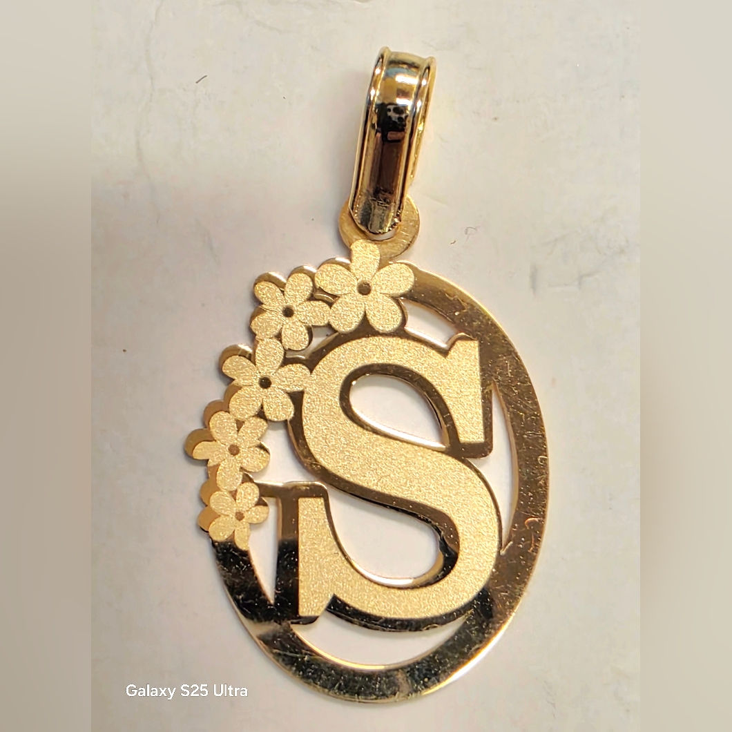 18k Gold S Initial Pendant